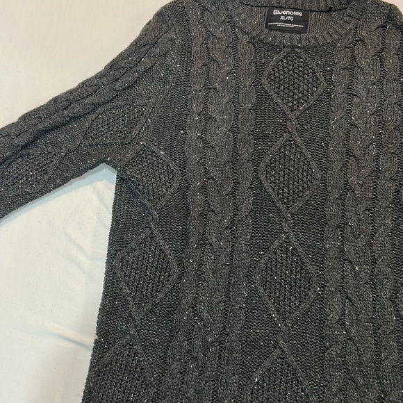 4 sweaters in bundle - Picture 7 of 13